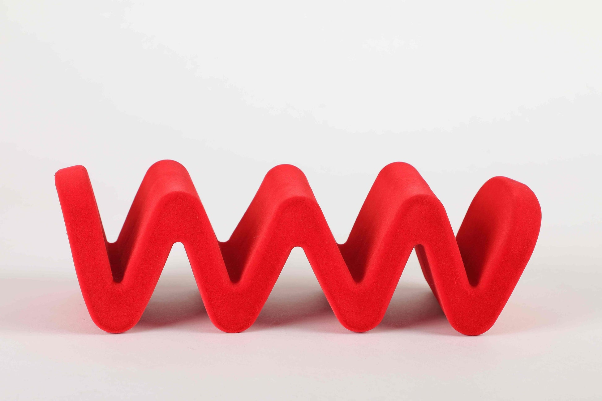 Red W-shaped Wave Organiser with soft velvet finish for a playful, clutter-free workspace